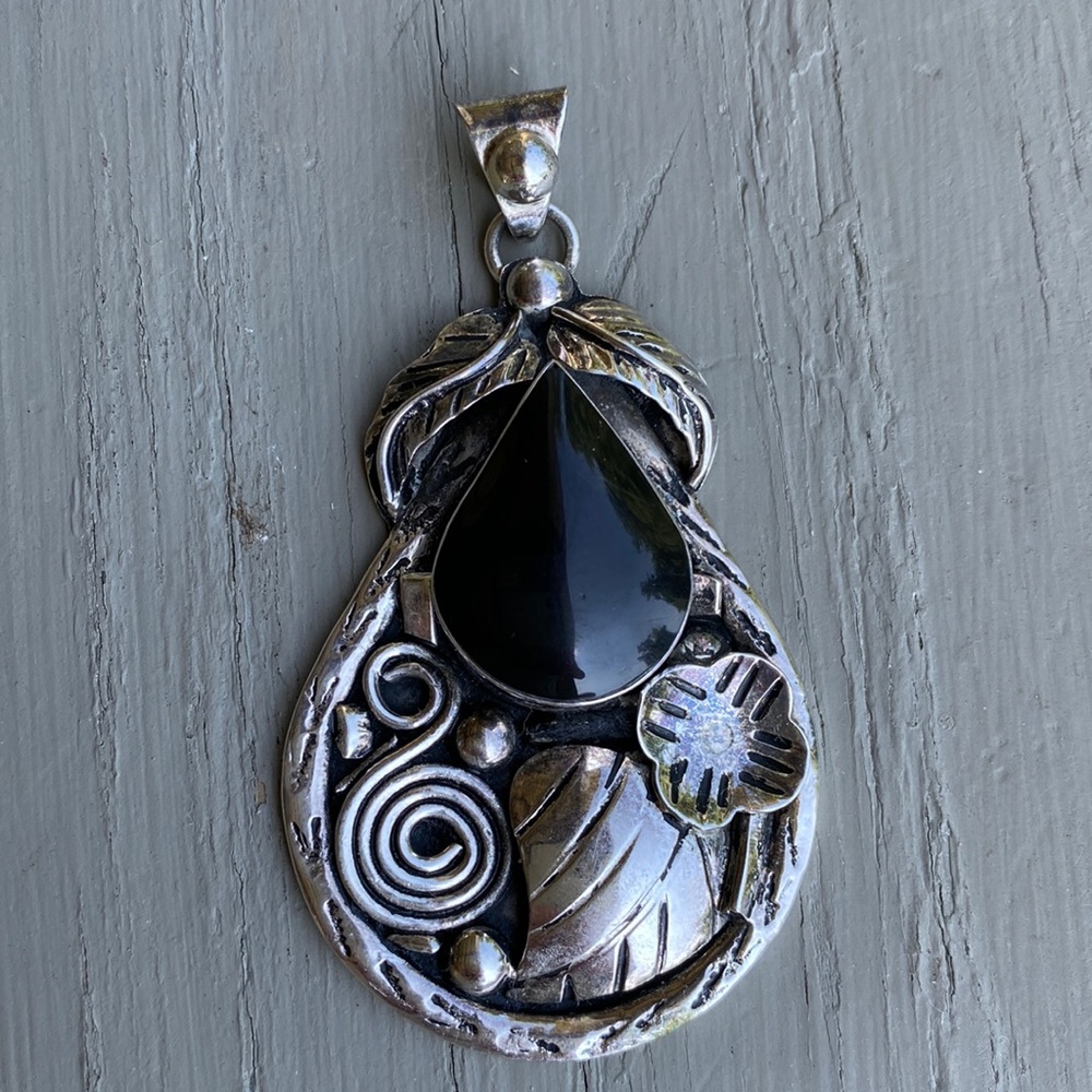 Sterling silver & black onyx pendant